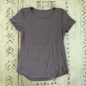 Lululemon Light Purple Short Sleeve Crew Neck Tee. Size small. Soft, lightweight